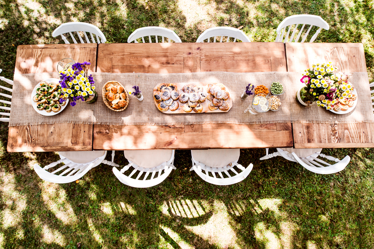 Cum să decorezi masa pentru o petrecere de vară?